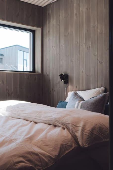 Seafront Apartment Henningsvaer Exterior photo