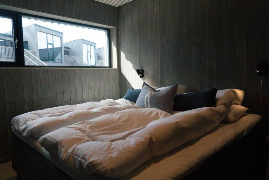 Seafront Apartment Henningsvaer Exterior photo